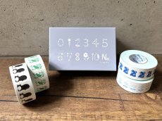 画像1: 【2025年6月1日より販売】《展覧会限定》新作ラベラーシール4柄+角缶『花数字』セット (1)